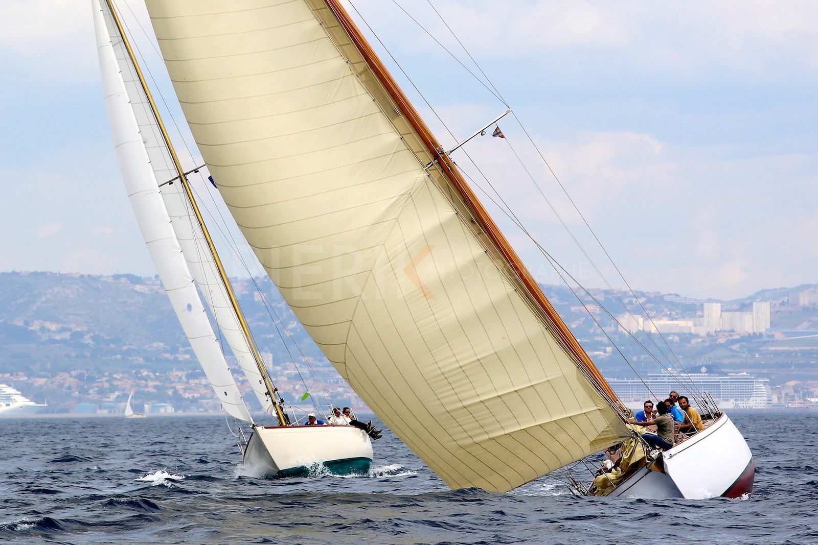 Irina VII devant Palynodie II