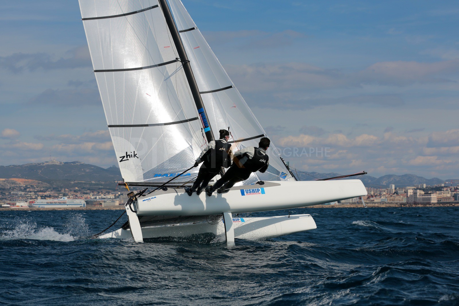 Ingrid Petitjean et Olivier Backes lors du baptême de leur Nacra 17 à la SNM. En route pour les JO de Rio