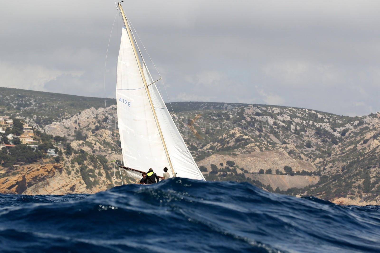 Jabadao cachée par la houle