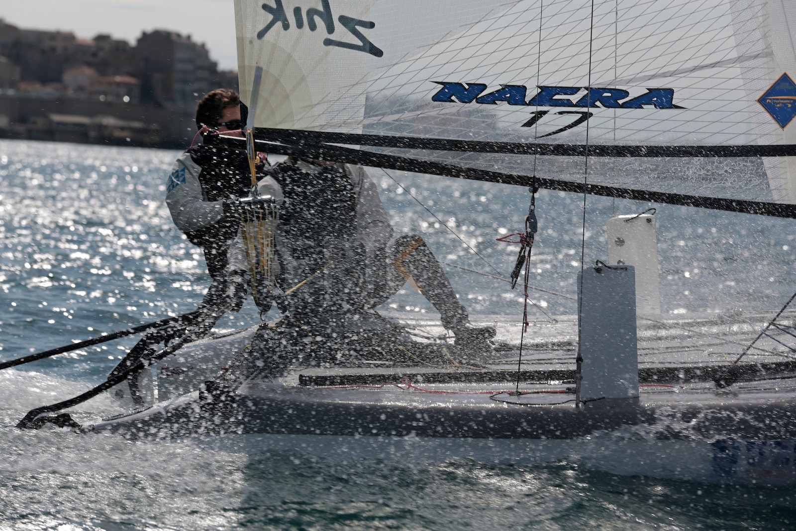 Ingrid Petitjean et Olivier Backes lors du baptême de leur Nacra 17 à la SNM. En route pour les JO de Rio