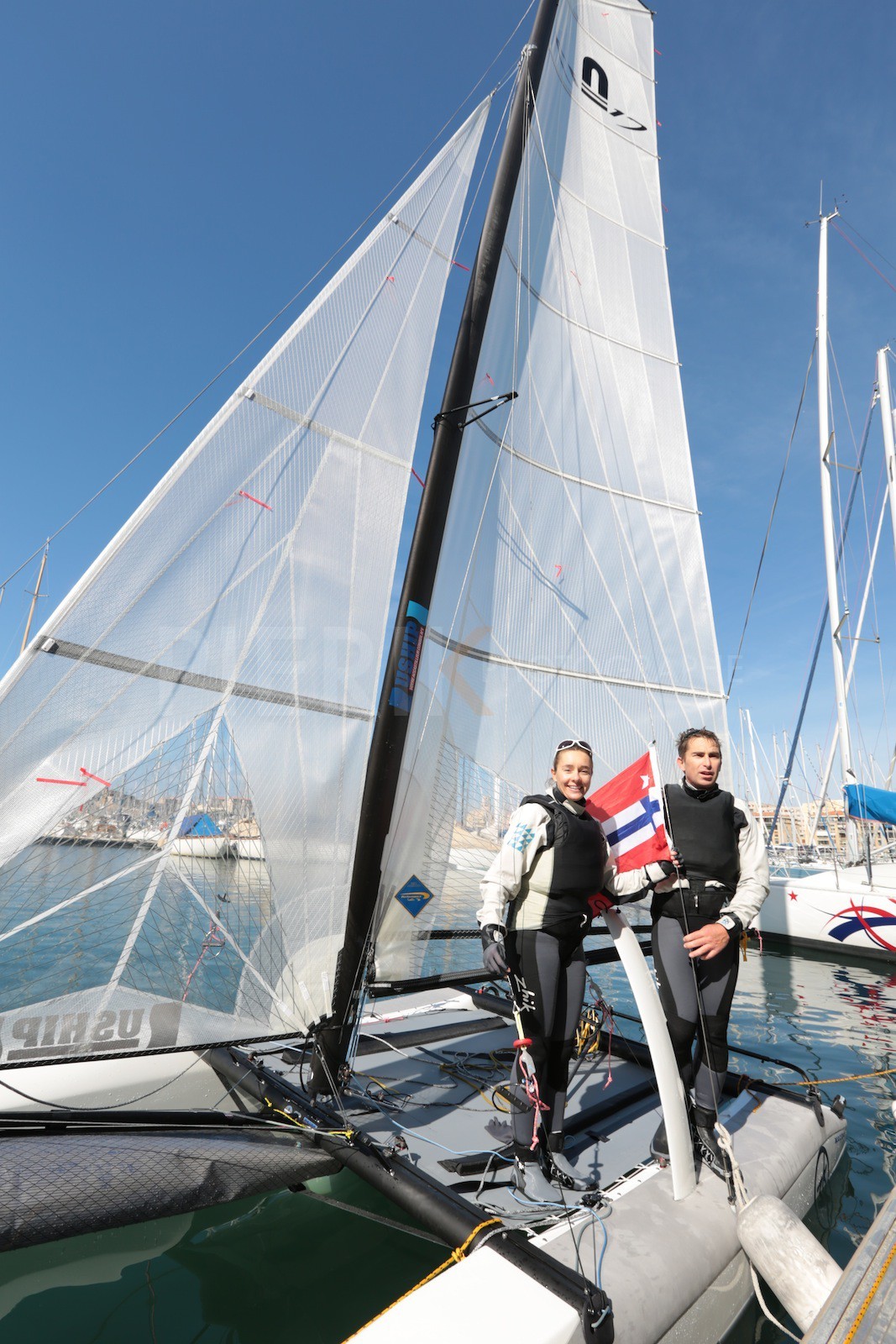 Ingrid Petitjean et Olivier Backes lors du baptême de leur Nacra 17 à la SNM. En route pour les JO de Rio